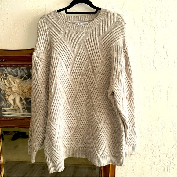 New without tag Zara ribbed patterned sweater. - Picture 2 of 5
